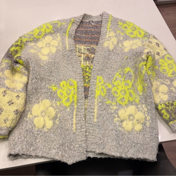 Free People Sweaters - Free People XS Chunky Floral Cardigan Sweater in Gray and Neon Yellow